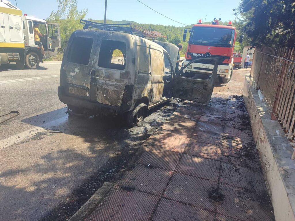 Πυρκαγιά σε όχημα περιοχή Μαρκόπουλου