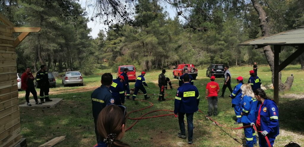 Εκπαίδευση μελών από Αξιωματικούς των Οινοφύτων