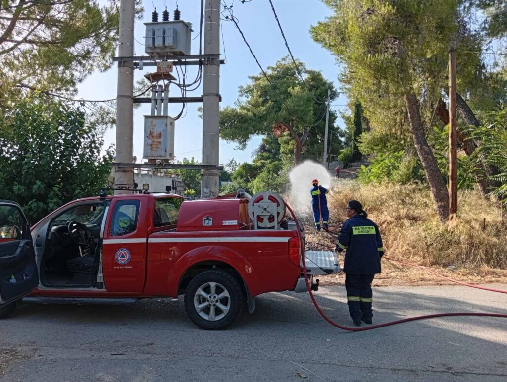 Πυρκαγιά στην Νέα Πολιτεία οδό Καραϊσκάκη