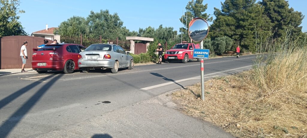 Τροχαίο με Υλικές Ζημιές στη Νέα Πολιτεία Ωρωπού